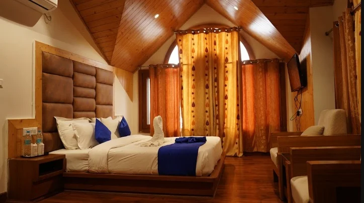 luxury cottage room in Kufri