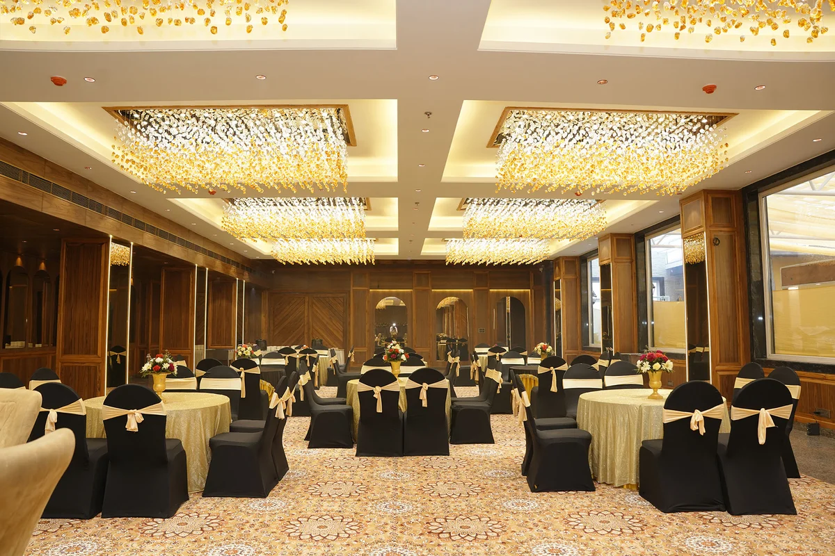 banquet hall setup for weddings and receptions at Alpine Holiday Inn, Kufri
